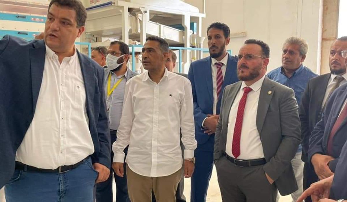 الصناعة والمعادن تقوم بزيارة إلى مجموعة من مصانع المنتجات الغذائية بمنطقة سلوق