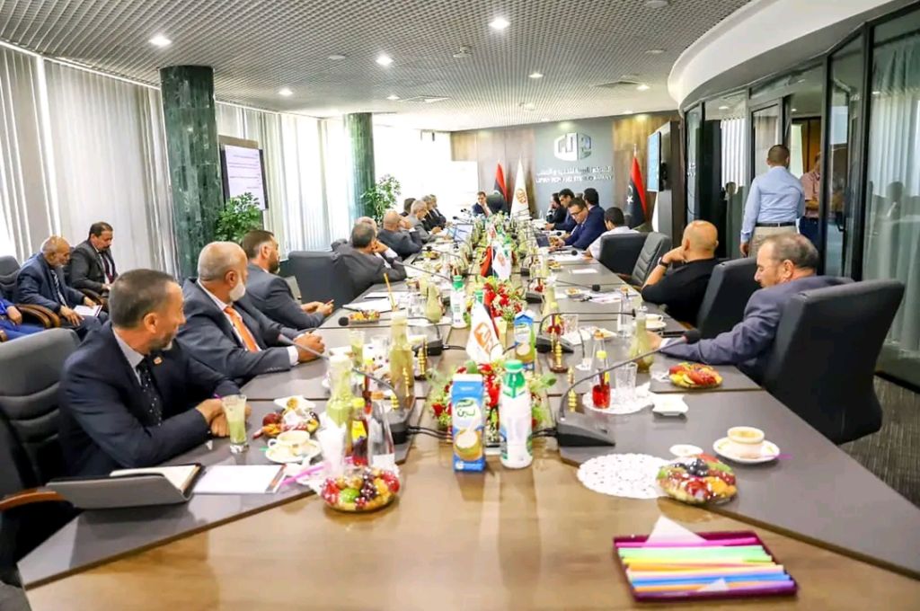 فرع الشؤون الاجتماعية بنغازي يقوم بتسليم بطاقات "إيفاء" للفئات المستهدفة