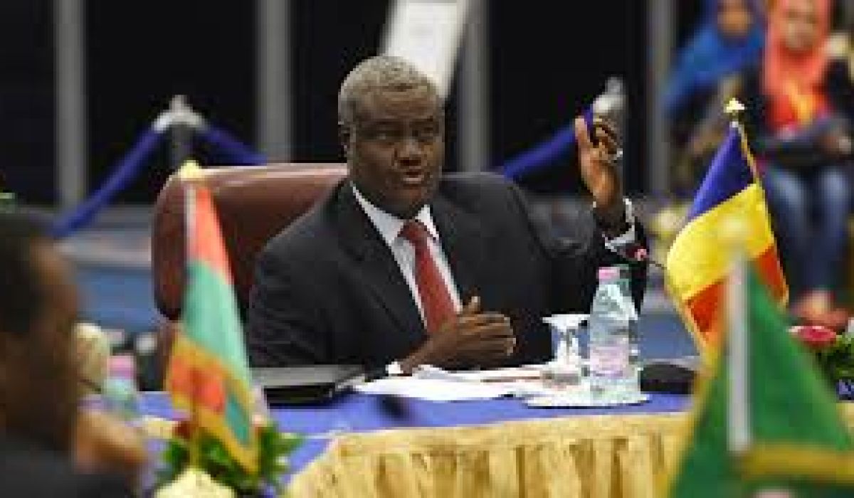 رئيس مفوضية الأتحاد الأفريقي يؤكد دعم الأتحاد للجهود المبذولة من أجل أستقرار ليبيا وحماية منشآتها النفطية