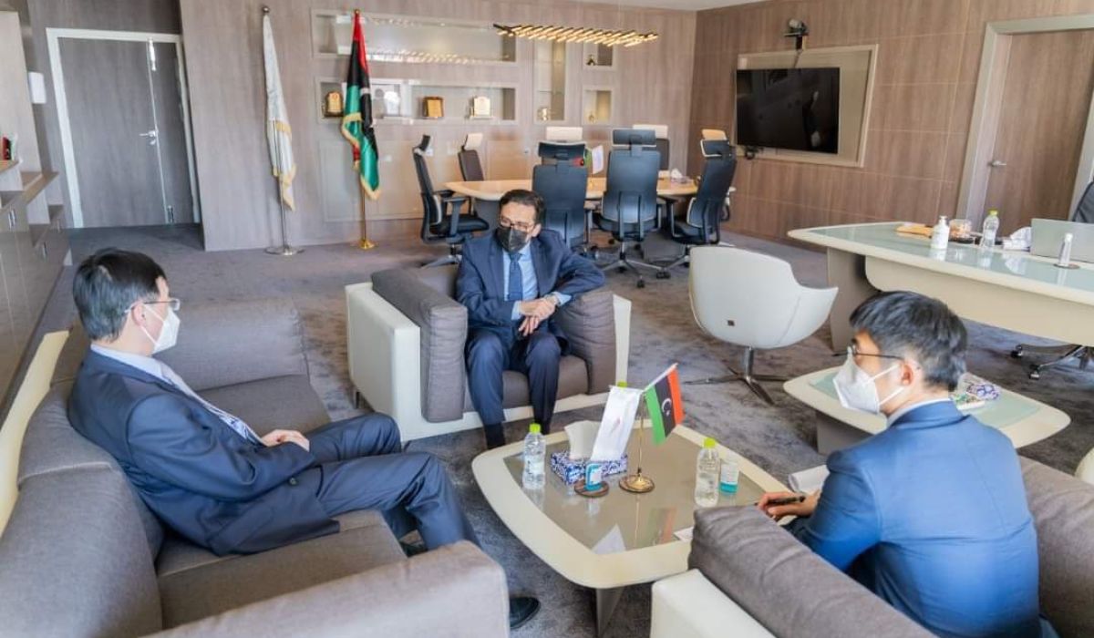 قرقاب يبحث مع السفير الصيني لدى ليبيا سبل التعاون المشترك لتطوير قطاع الاتصالات والتقنية في ليبيا