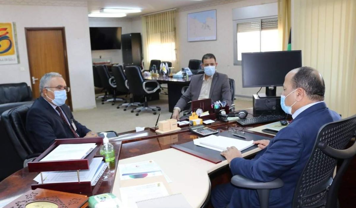بن شتوان يناقش تحسين الإنتاج في الحقول البرية مع شركة هاليبورتون