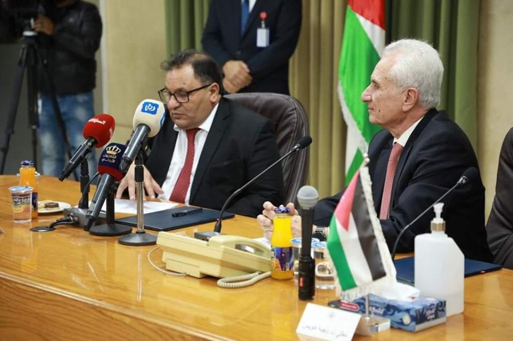 سرت لإنتاج وتصنيع النفط تبحث التعاون المشترك مع شركة شلمبرجير