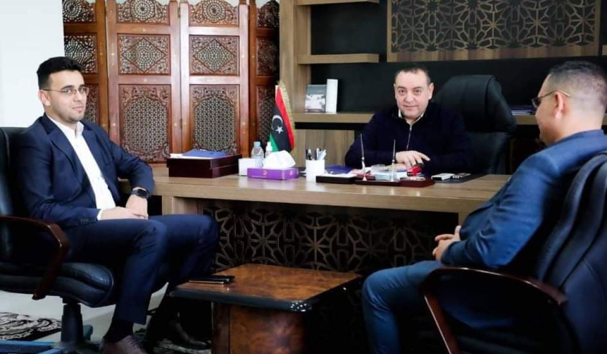 مستشار رئيس الحكومة لشؤون الكهرباء والطاقة يبحث آلية التعاون المشترك في مجال التوكيلات الملاحية والنقل البحري