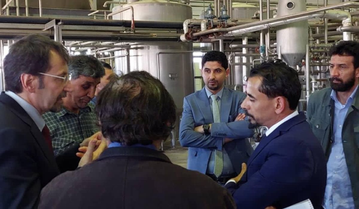 القنصل الإيطالي يلتقي مدير غرفة التجارة البيضاء ويزور عدداً من مصانع الجبل الأخضر