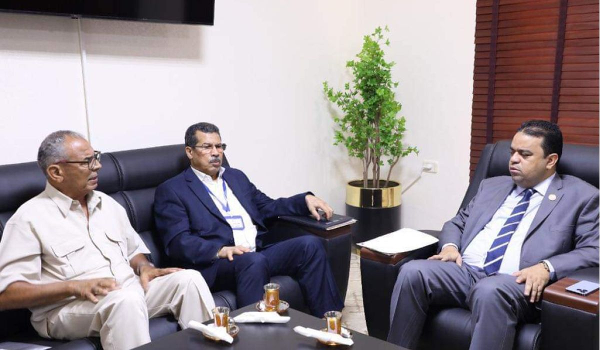 "العابد" يبحث مع رئيس إتحاد النقابات وعدد من رؤساء النقابات المشاكل التي تواجه النقابات في ليبيا