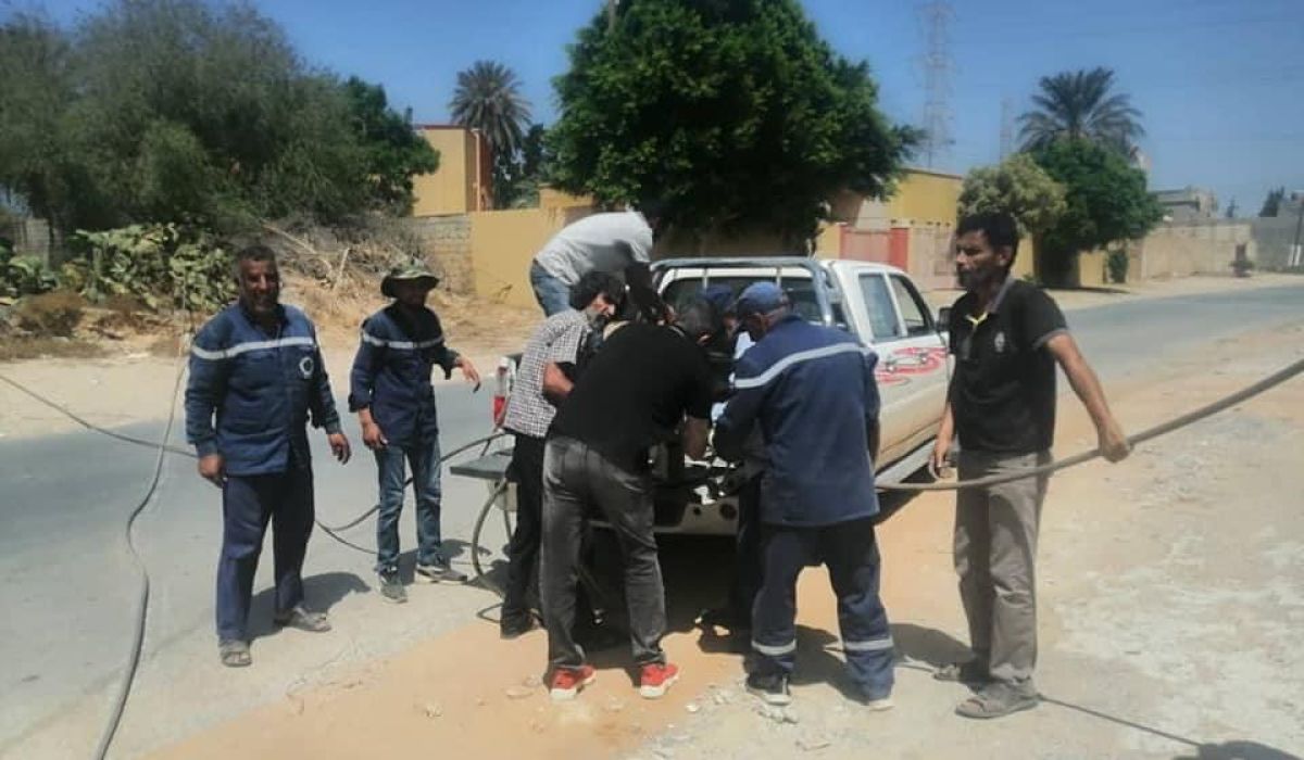 العامة للكهرباء تباشر صيانة خطوط الكهرباء التي تضررت نتيجة للاشتباكات المسلحة