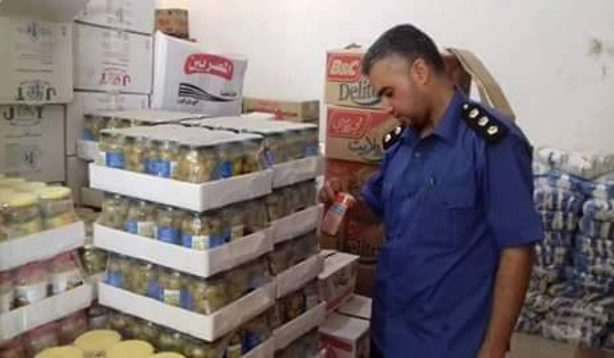جهاز الحرس البلدي بالكفرة يضبط سلع منتهية الصلاحية