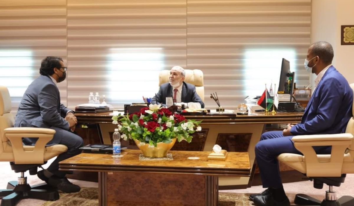 صنع الله يتابع أعمال مشروع تركيب منظومات قياس التدفق بميناء السدرة النفطي