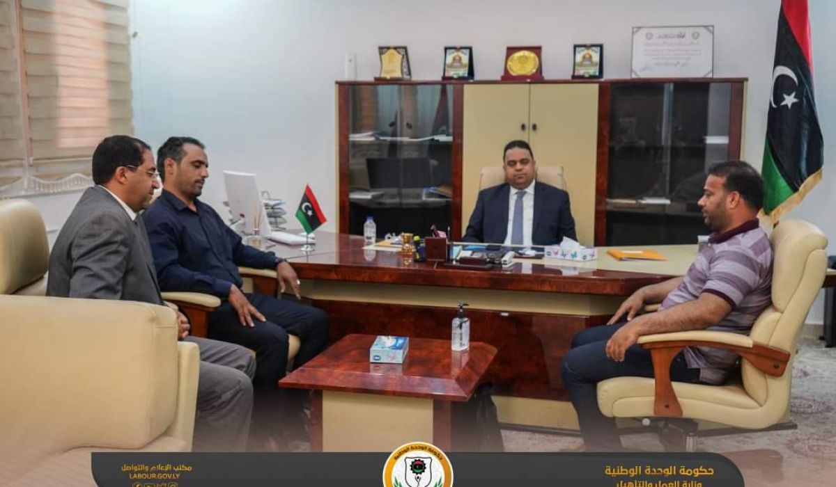 "العابد" يشدد على أهمية تنظيم سوق العمل في البلدية امساعد
