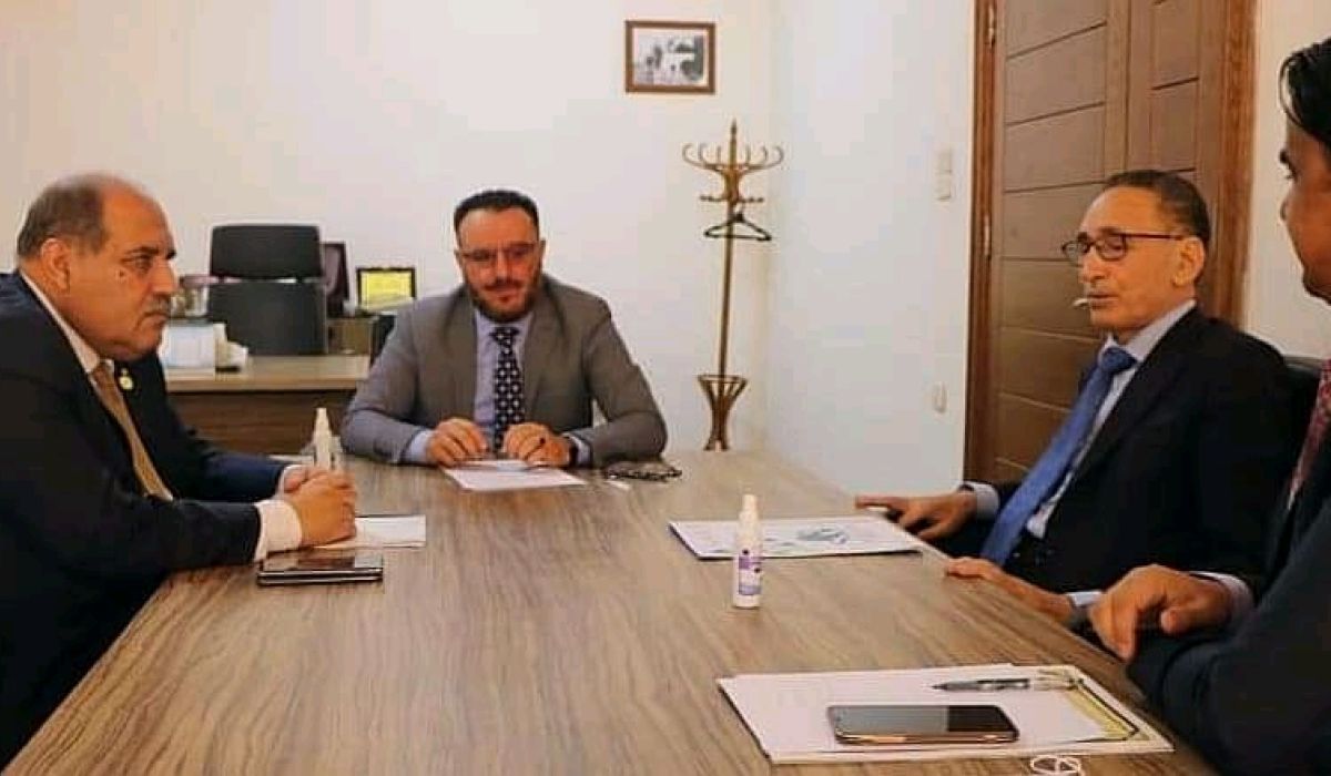 وزير الصناعة بحكومة الوحدة الوطنية يعقد اجتماعاََ مع نظيره التونسي على هامش المنتدى الاقتصادي
