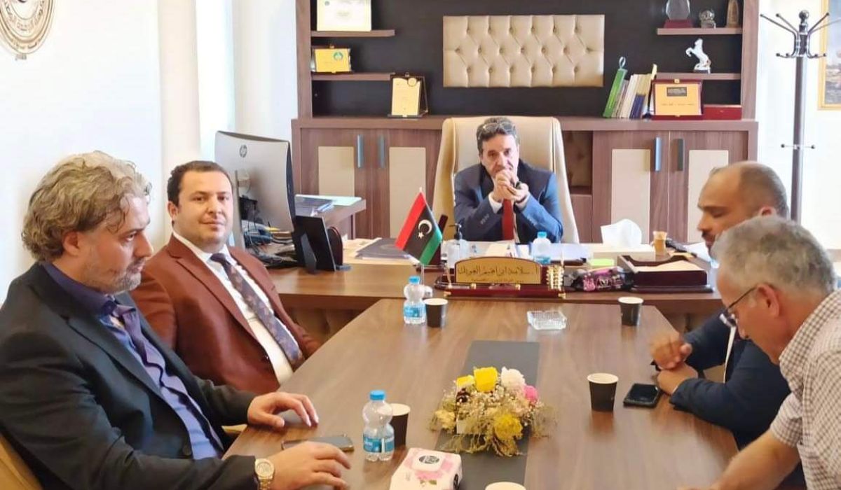 سلامة الغويل يترأس الاجتماع الأول للجنة الخاصة بدراسة وتقييم الصناعات الكيميائية في ليبيا