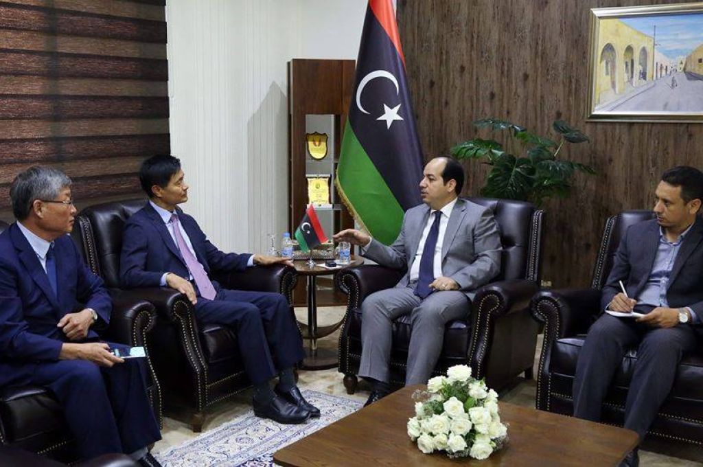 وزارة الاقتصاد بالحكومة المؤقتة تؤكد عزمها توفير السلع الأساسية للمواطنين بدرنة في القريب العاجل