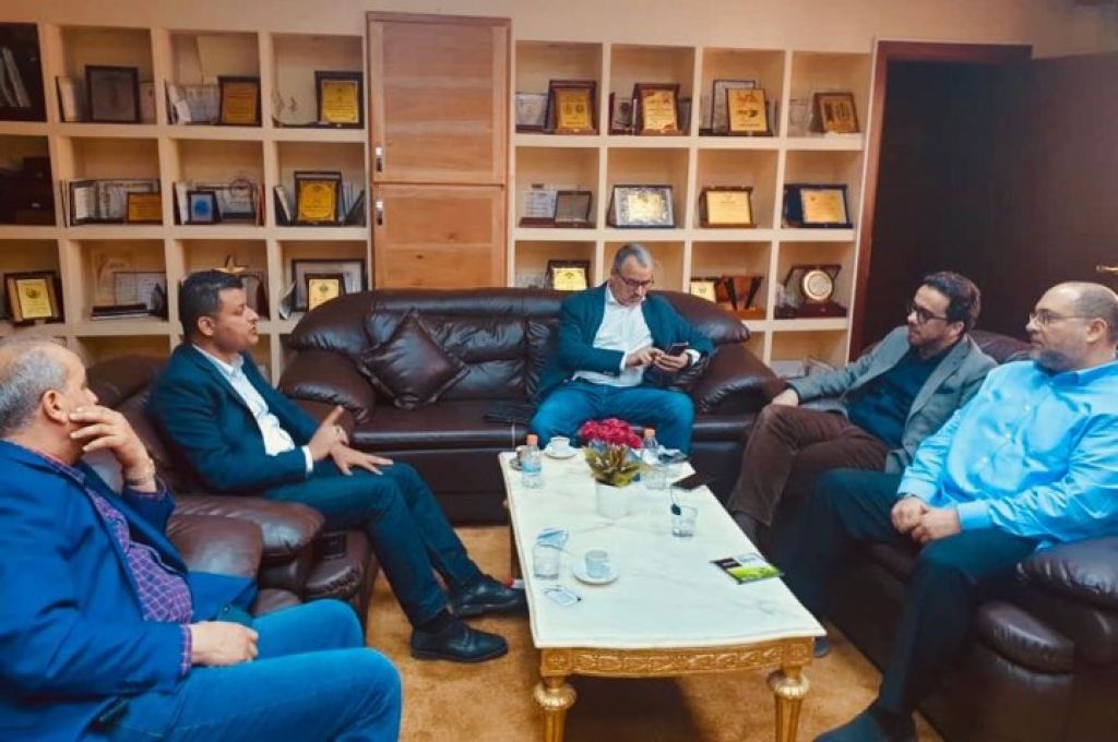 القابضة للاتصالات تقدم مساعدات مادية للمتضررين ببلدية أبو سليم