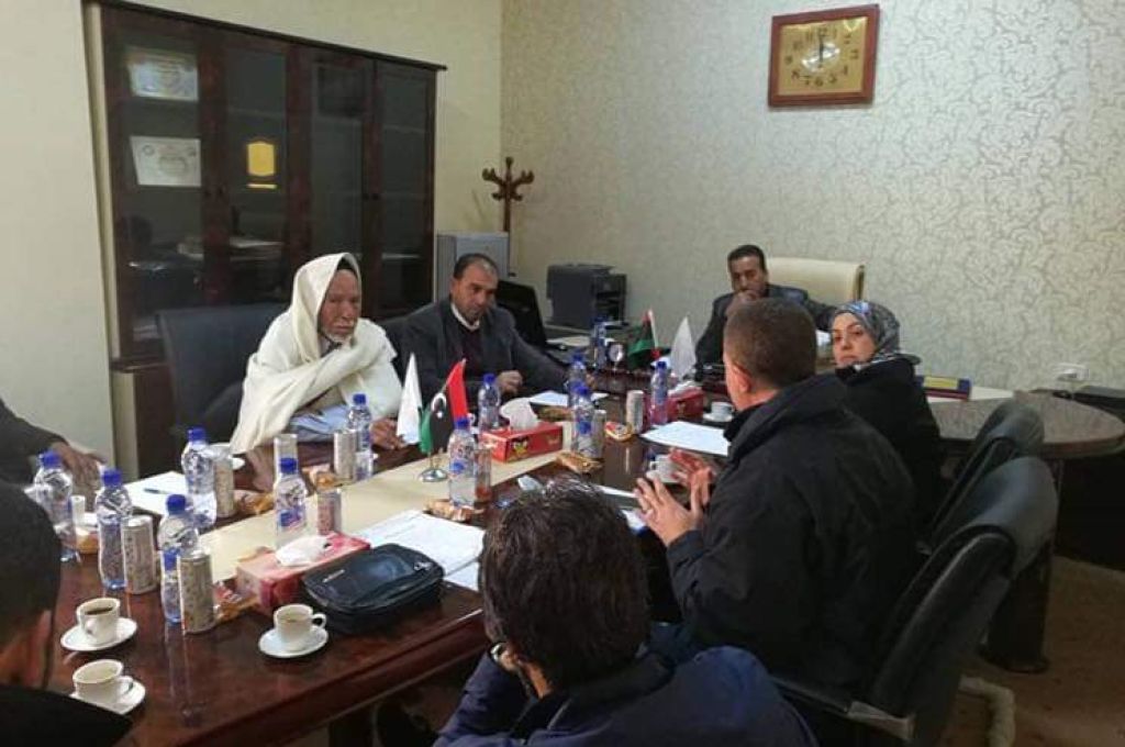 عقب لقائها بصنع الله .. ناتالي بيكر تدعو الأطراف إلى تحييد المؤسسة الوطنية للنفط عن الصراع