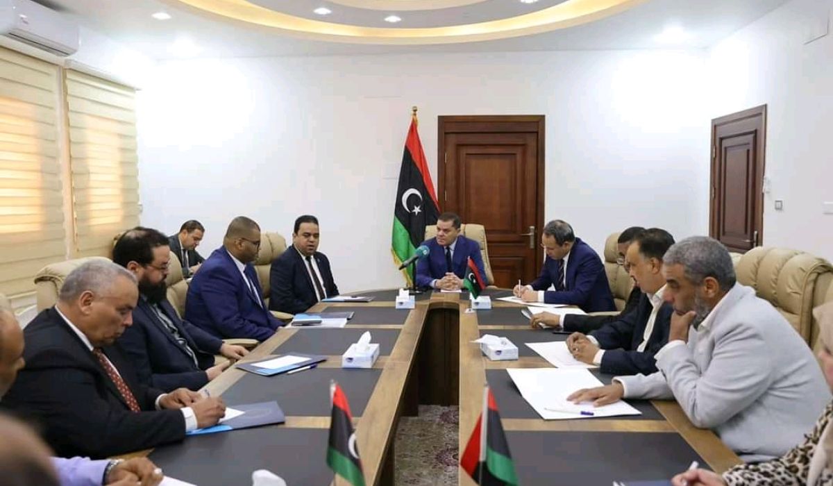 "الدبيبة" يبحث مع وزارة الخدمة المدنية تنظيم الوظيفة العمومية والإفراجات المالية والملاكات الوظيفية للعاملين بقطاعات الدولة