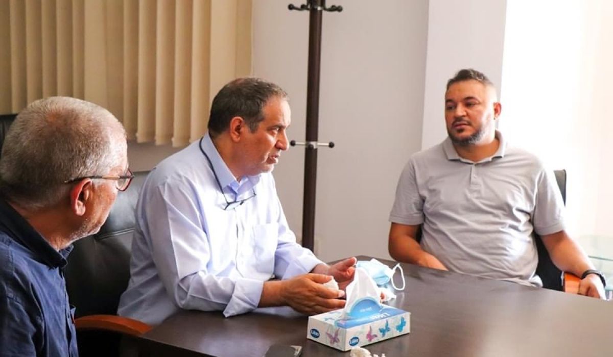 رئيس مصلحة التسجيل العقاري يعاين الأضرار التي حصلت بمبنى فرع طرابلس