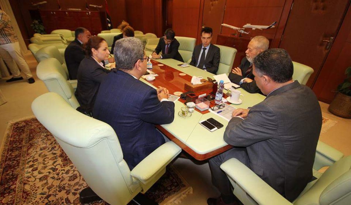 وزير المواصلات يجتمع مع السفير الإيطالي