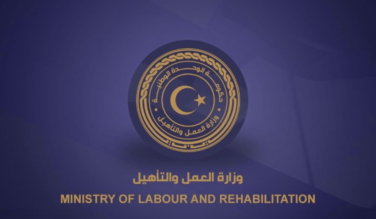 "العمل والتأهيل" تبحث مطالب الموظفين بالوزارة للرفع من مرتباتهم أسوة بالجهات الأخرى