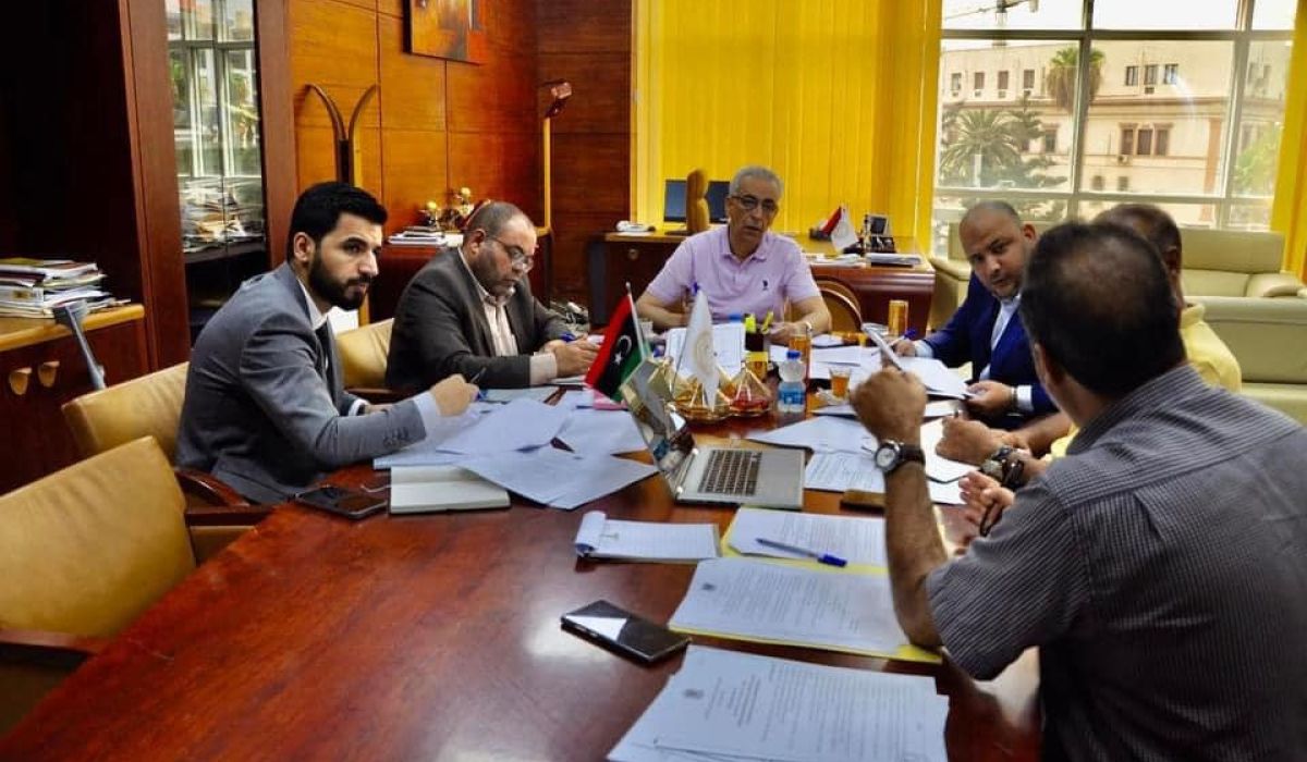 لجنة مبادرة إسكان الشباب والأسر المحتاجة تناقش الإجراءات المتبعة مع مصرف الإدخار بشأن المبادرة