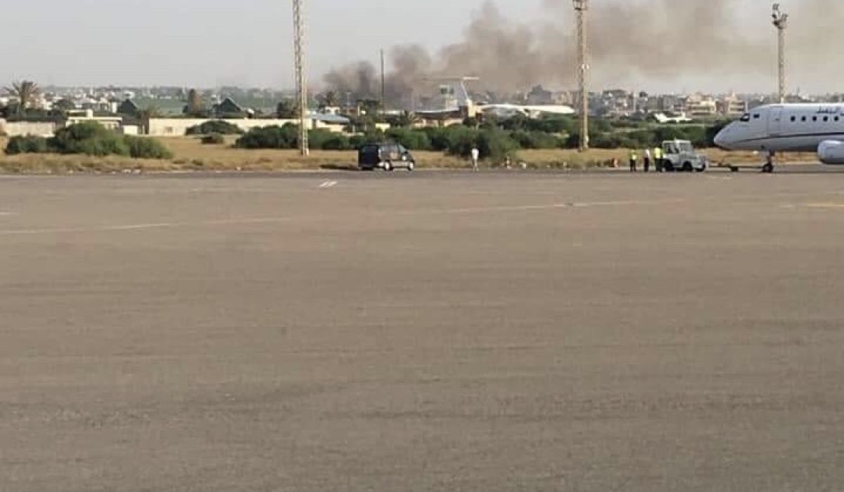 مطار معيتيقة يوقف الملاحة الجوية بسبب تعرضه للقصف