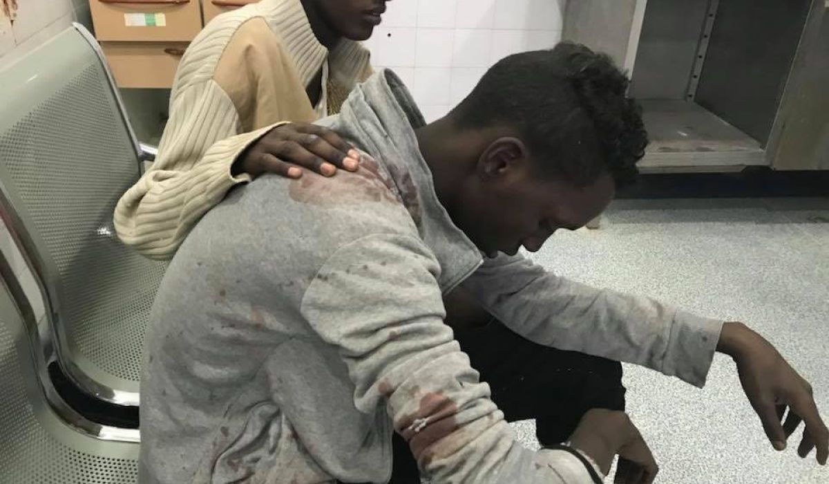 إصابة 24 مهاجراً بإطلاق نار من قبل مهربي البشر ببني وليد