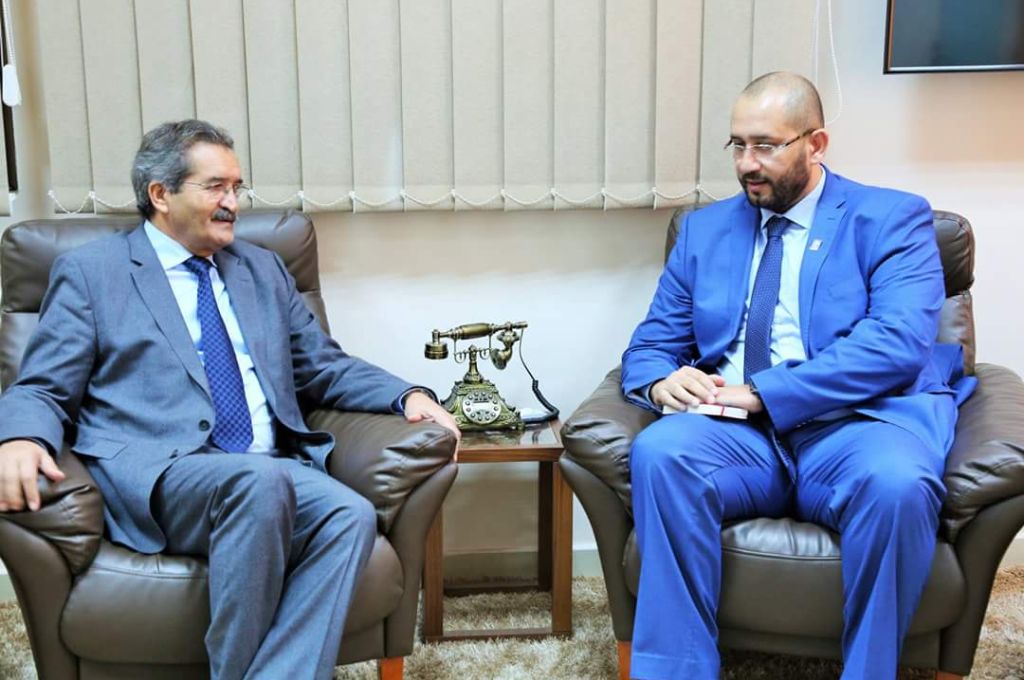 بلدية بنغازي تستقبل أعضاء بعثة الأمم المتحدة في ليبيا وتستلم بعض المعدات الطبية والمواد المنزلية