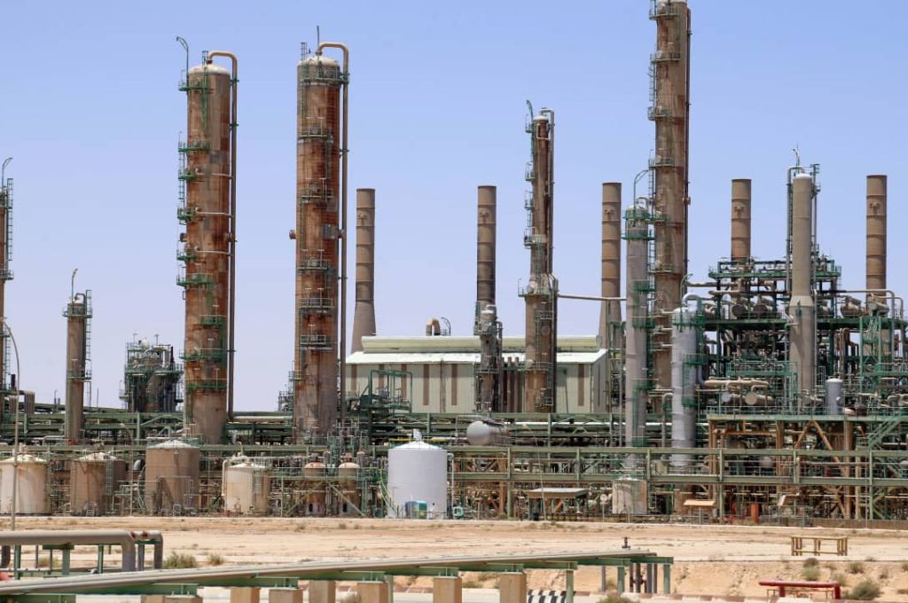 المصرف المركزي يتخذ إجراءات لتعديل سعر الصرف.. ويعدد الأسباب ويحذر بالأرقام