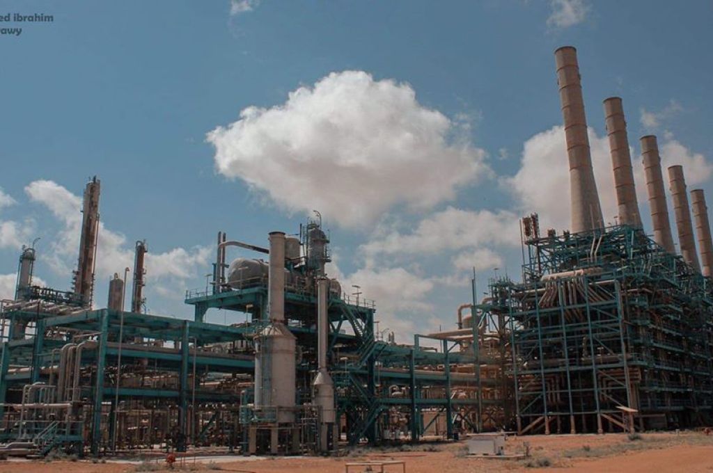 المستشار الأسبق بالمركزي يعلق على أسباب عدم صرف مرتبات المواطنين لشهر يناير