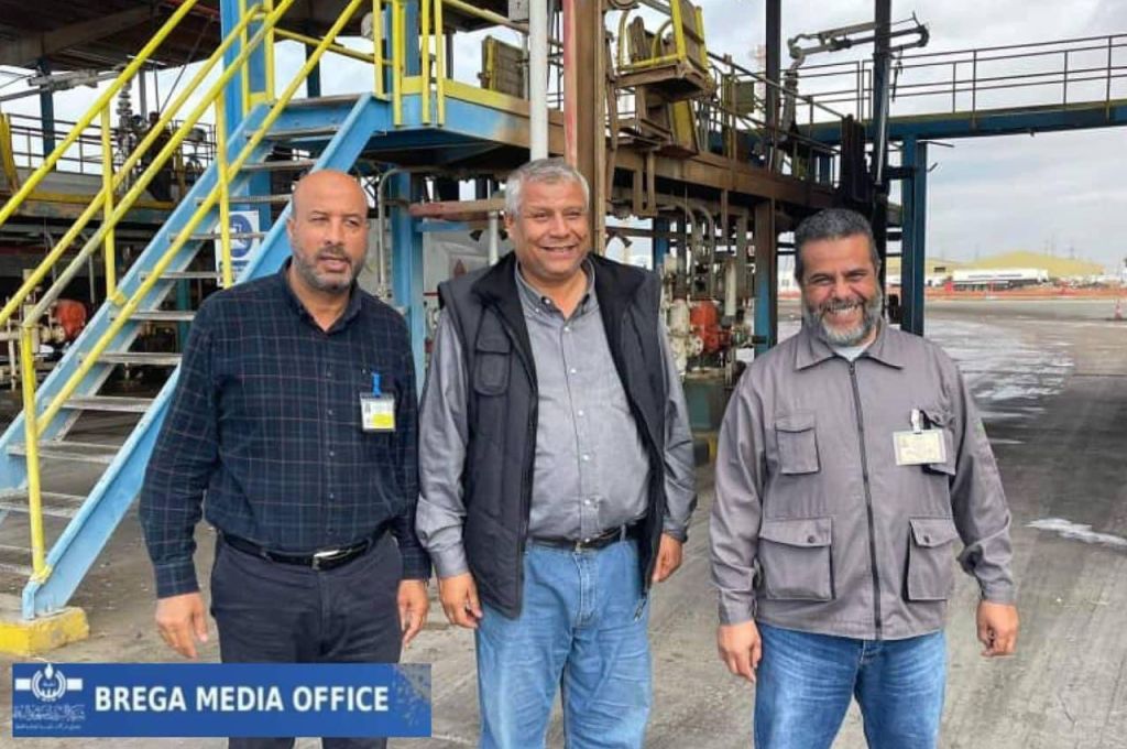 تعبئة إقرار الذمة المالية من قبل عدد من موظفي الدولة لغرض المشاركة في الانتخابات البرلمانية
