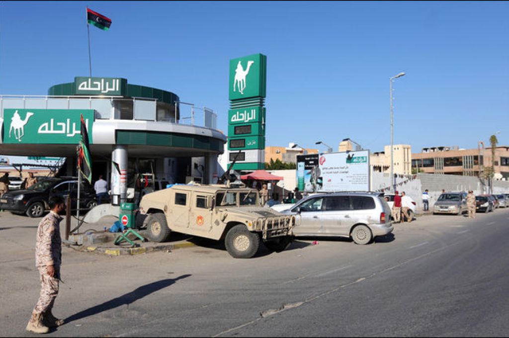 مراقب حقل النافورة يناقش كيفية إيجاد حل لاستمرار إمدادات المياه للحقل