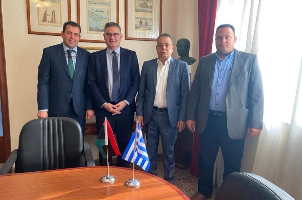 العمل والتأهيل تبحث ملف الباحثين عن العمل في بلدية عين زارة