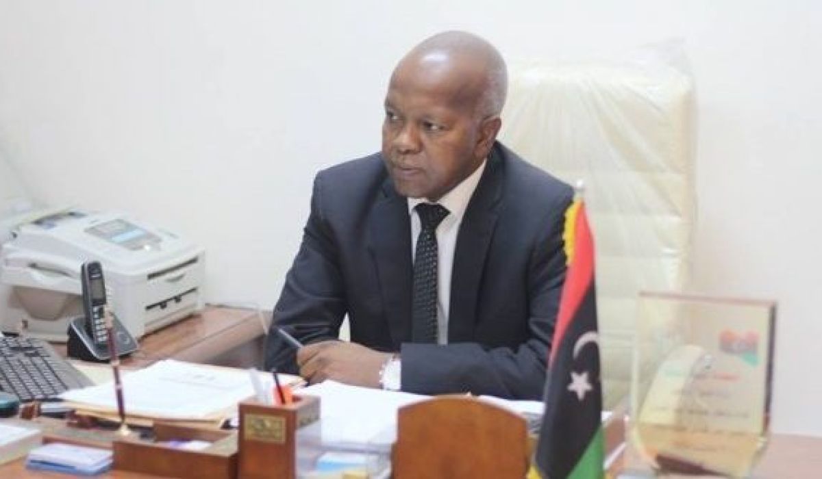 وزير العمل لشينخوا : القطاع العام مكتظ بنسبة 1.8 مليون عامل