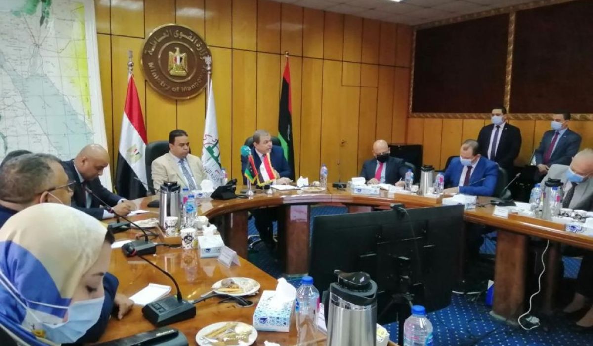 وزير العمل يناقش مع نظيره المصري عودة العمالة إلى ليبيا والشركات للمشاركة في إعادة الإعمار