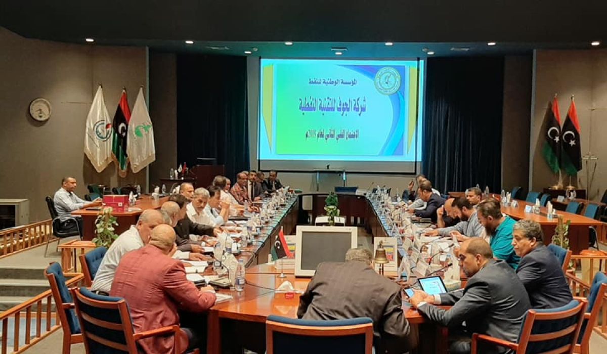 مؤسسة النفط وشركة الجوف تبحثان الإيرادات المالية لهذا العام