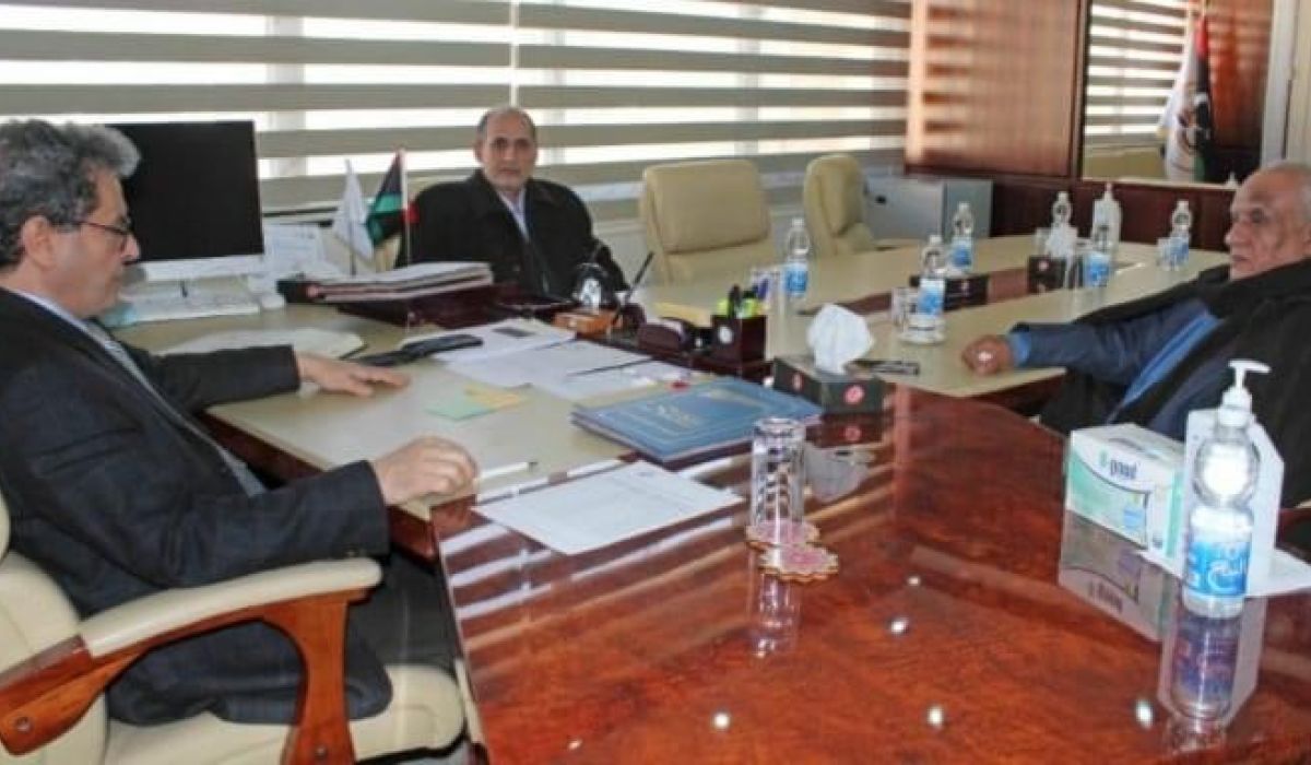 وزير النفط يناقش عدد من المواضيع الخاصة ببلدية مرادة