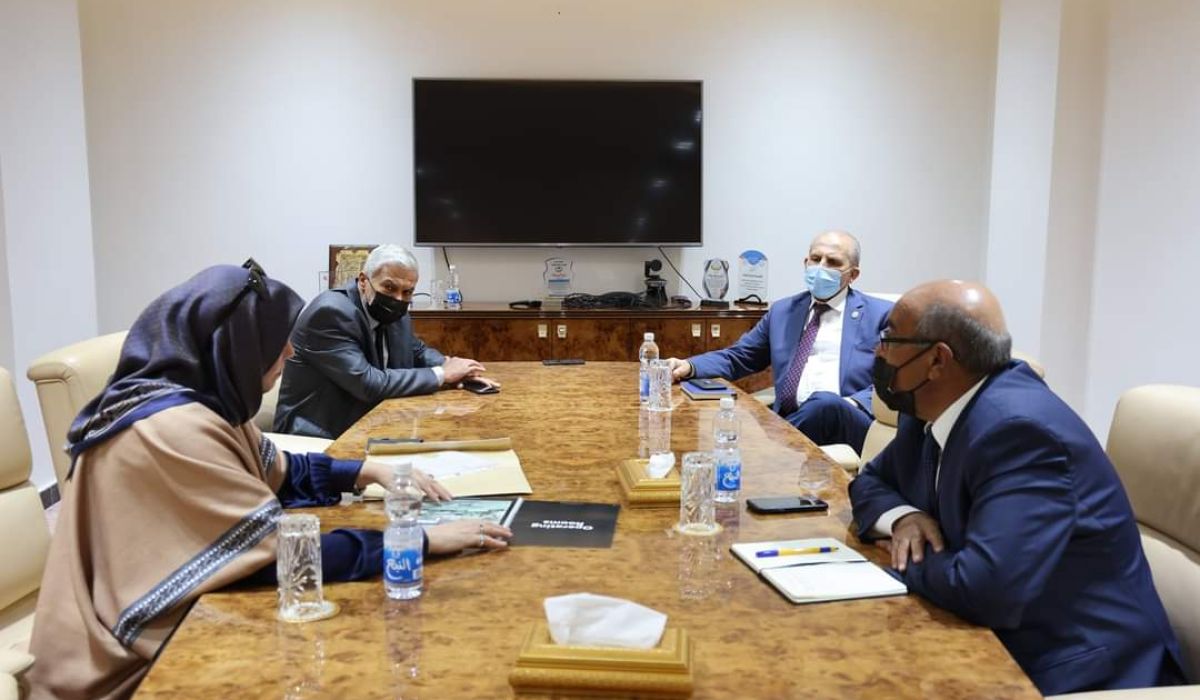 اجتماع الوطنية للنفط مع مدير عام مصحة النفط بنغازي