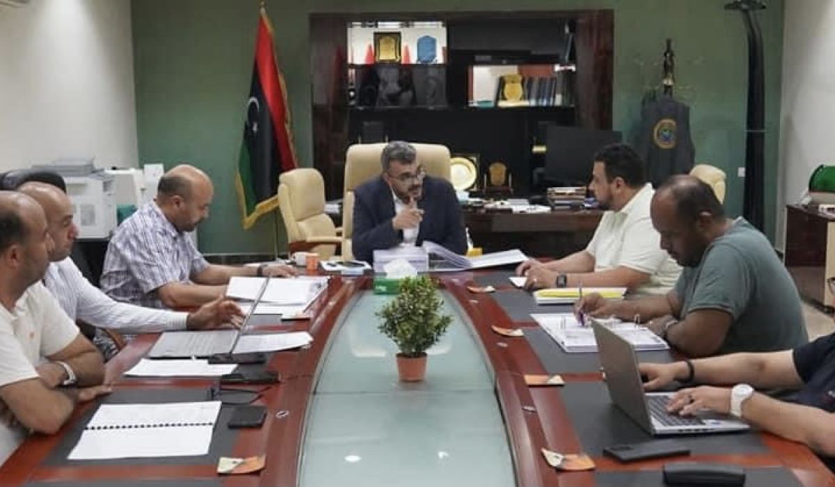 رئيس اللجنة العليا لتنفيذ مبادرة الإسكان الشبابي والأسر المحتاجة يجري اجتماعاً مع اللجنة الفنية ومصرف الادخار