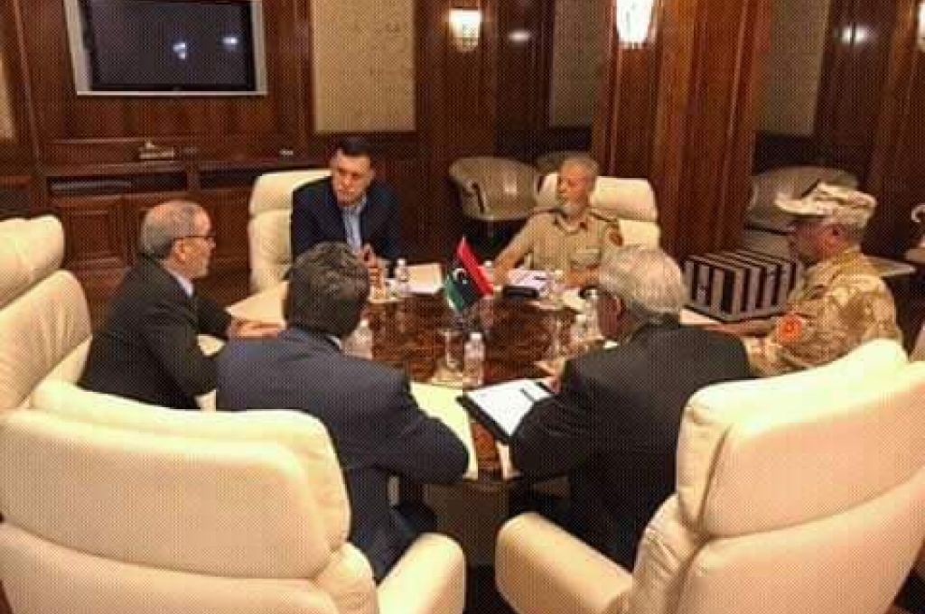 صنع الله يتعهد بتقديم الدعم لشركة طيران النفط