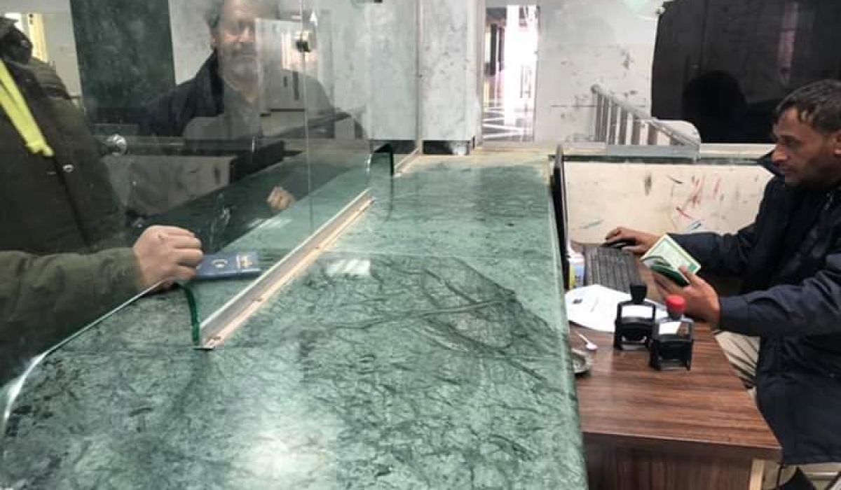 منفذ امساعد الحدودي ينفي توقف منظومة الجوازات بالمنفذ