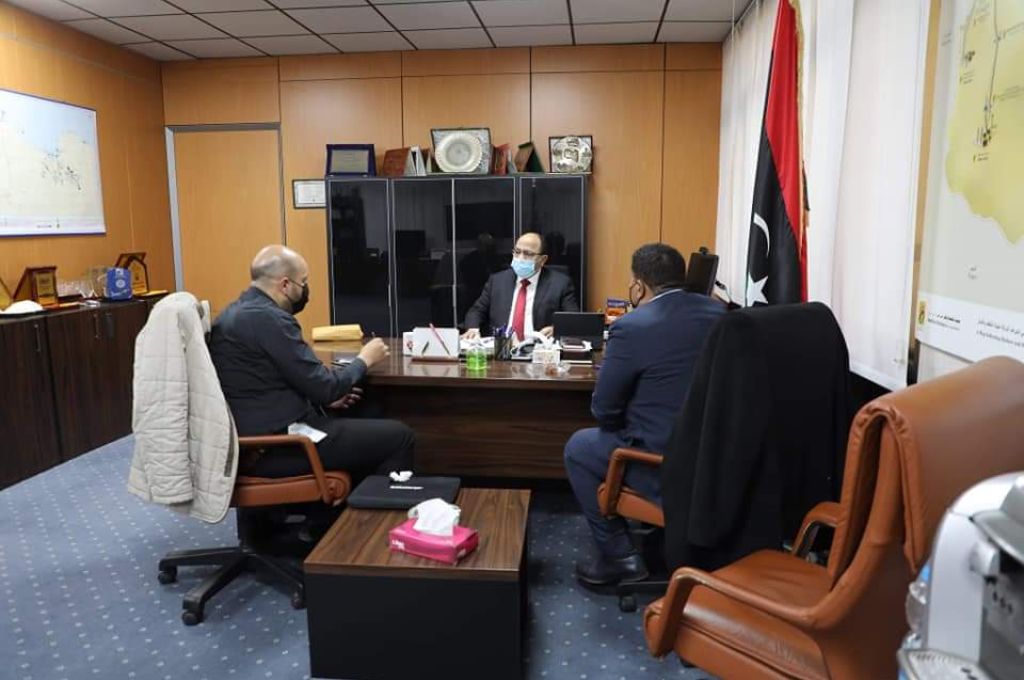 مصلحة المطارات تقيم دورة تدريبية لمكافحة حرائق الطائرات