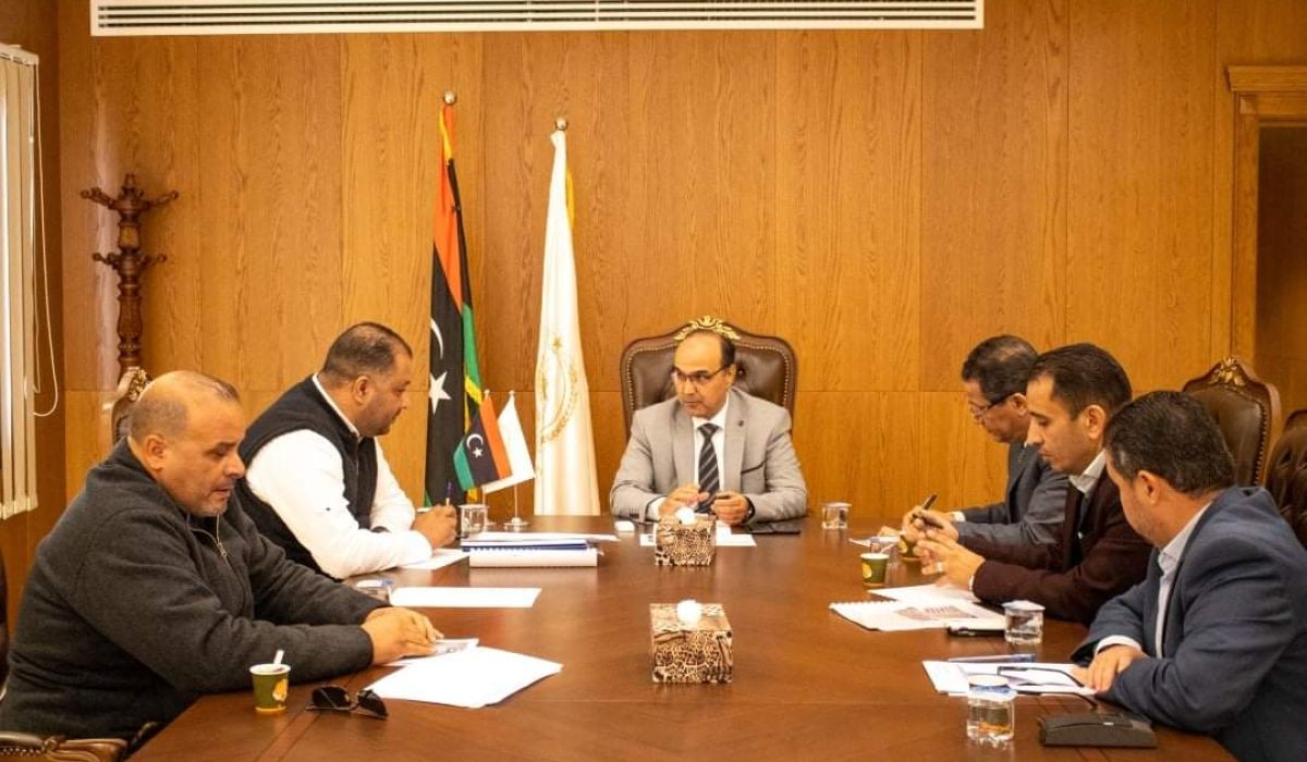 "بوجواري" يتابع إجراءات تعويض المواطنين المُتضررة عقاراتهم جراء الحرب