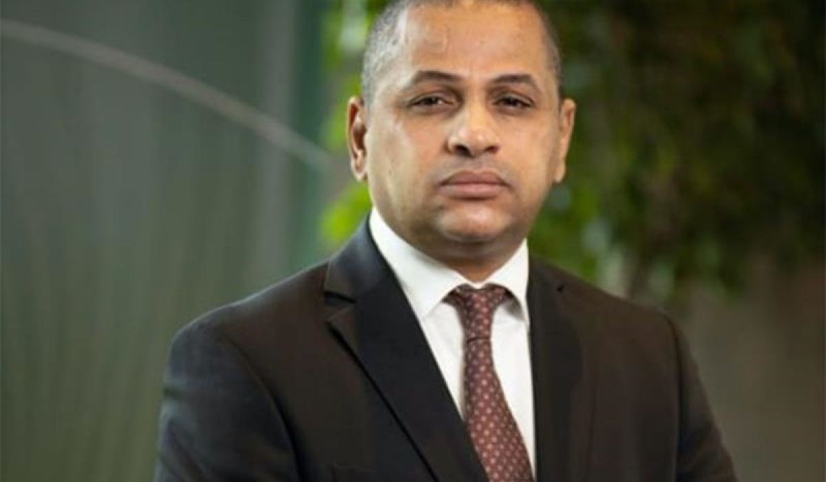 "أفريكا انتيليجنس" : رئيس مؤسسة الاستثمار علي محمود سيبقي بمنصبه مقابل دفع مليار دولار للحكومة