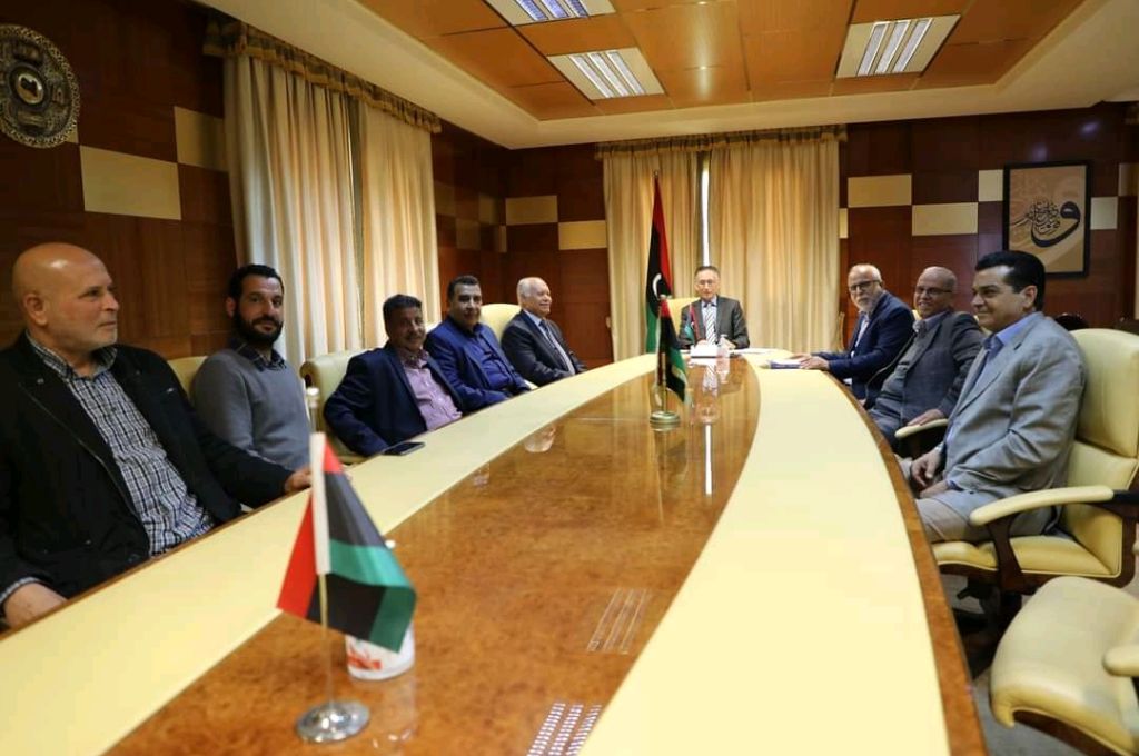 "عون" يبحث مع شركة توتال انرجي الفرنسية المشاريع المستقبلية في مجالات إنتاج النفط والغاز والطاقة البديلة