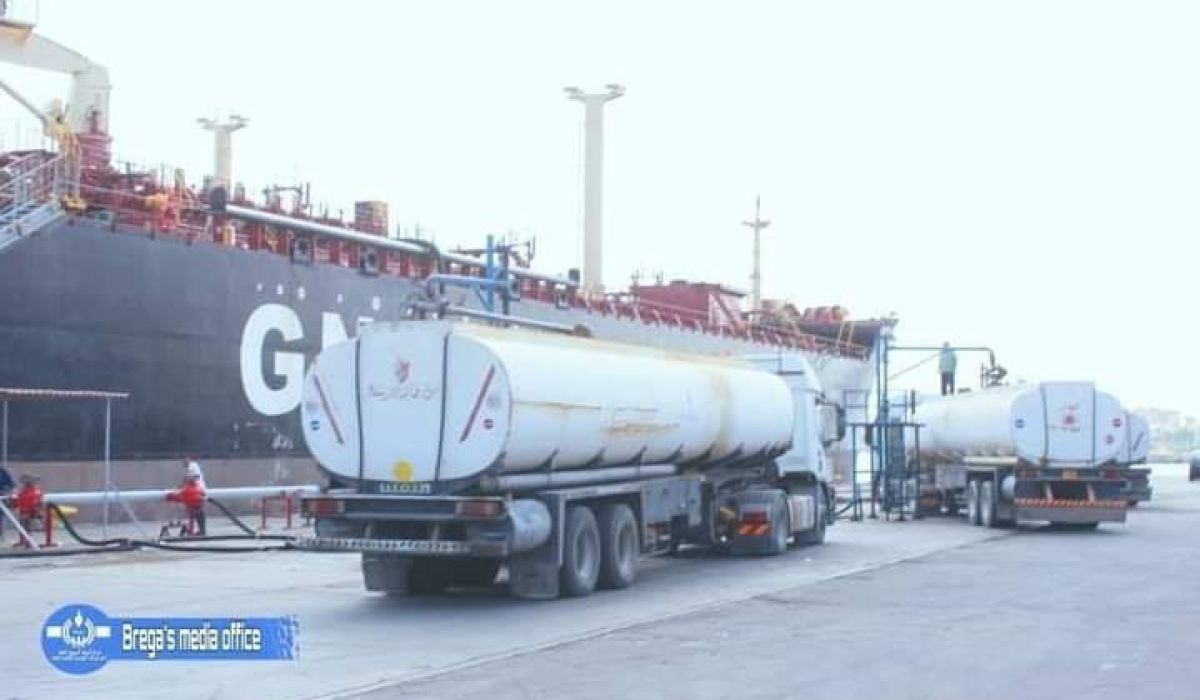 شركة البريقة تطمئن بتوفر الوقود بكافة مستودعاتها.. وتؤكد وجود عدد من ناقلات النفط بمنطقة المخطاف