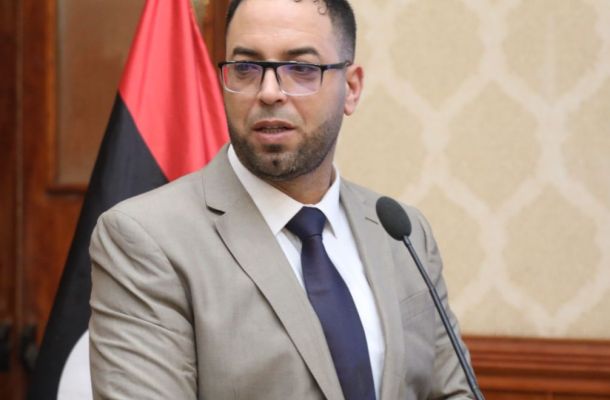 خاص..مشيراً إلى البنزين المغشوش.. "شريحة": مؤسسة النفط تدفع 42 مليون دولار من قوت الليبيين لشركة لها تاريخ حافل في الفساد