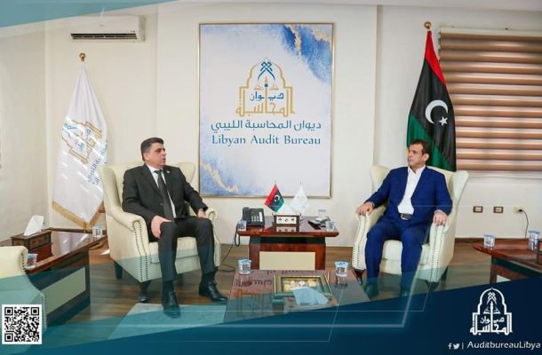 مدير الإدارة البحرية بالليبية للموانئ يناقش عدد من الخدمات المتعلقة بتقديم خدمات بحرية لعدد من الجهات المحلية