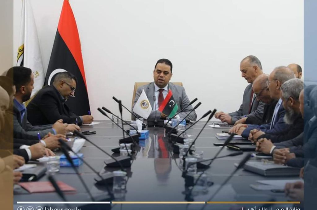 مع رد المواطنين عليه .. "العكاري" يعلق على منشورات إدارة الرقابة على المصارف والنقد بالمركزي