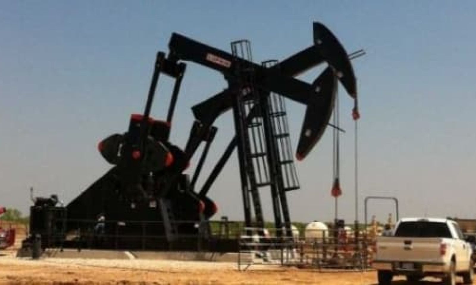 مستقبل سوق النفط مرتبط بالعرض والمخاطر الجيوسياسية ، وليبيا وفنزويلا ونيجيريا يشكلون الحلقة الأضعف
