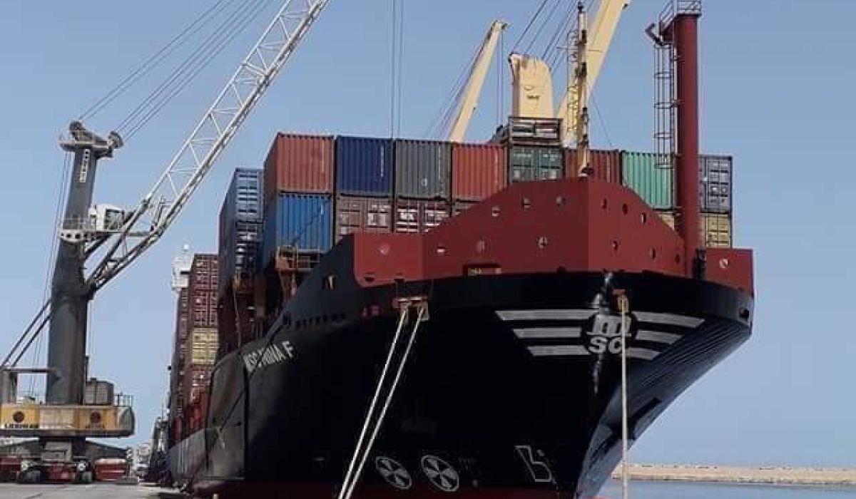 ميناء بنغازي البحري يستقبل عدد من السفن التجارية