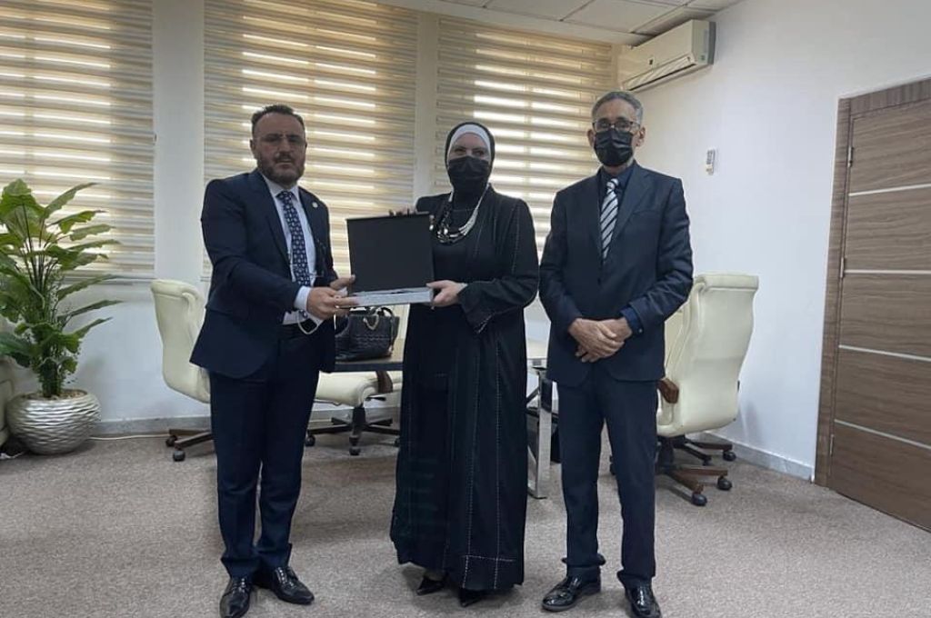 الدبيبة يقوم رفقة عدد من وزراء الحكومة بزيارة المناطق المتضررة جراء الحرب جنوب العاصمة